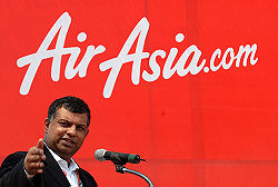: http://upload.wikimedia.org/wikipedia/commons/thumb/f/f3/Tony_Fernandes.jpg/250px-Tony_Fernandes.jpg